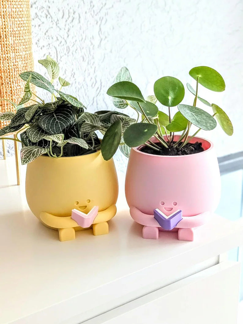 Reading plant pot reading book lover gift for her cozy plant pot happy face plant pot plant lover bookworm planter Pflanztopf Succulent pot