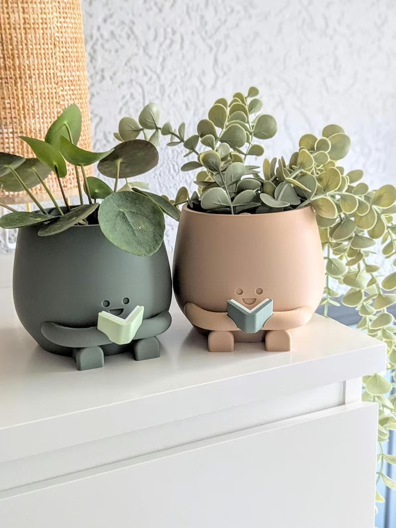 Reading plant pot reading book lover gift for her cozy plant pot happy face plant pot plant lover bookworm planter Pflanztopf Succulent pot